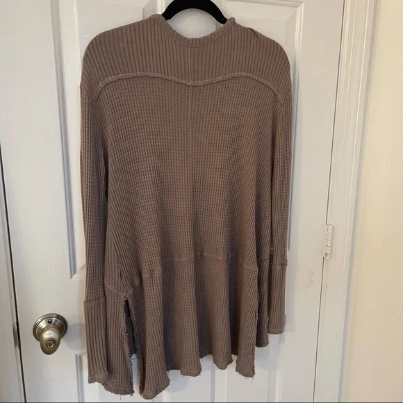 🎉HOST PICK🎉 NWOT Free People Taupe Drippy long sleeve waffle print thermal T - Picture 6 of 16